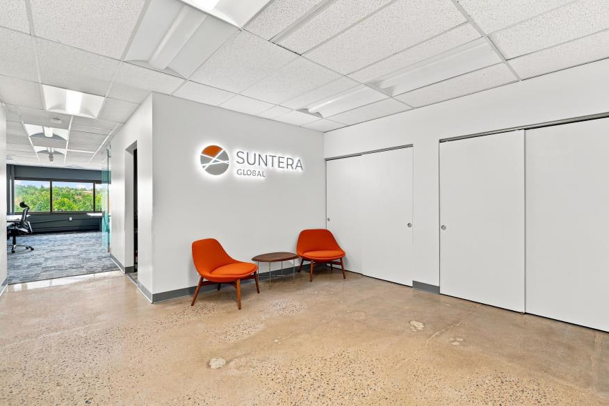 Clean flexible office and meeting room